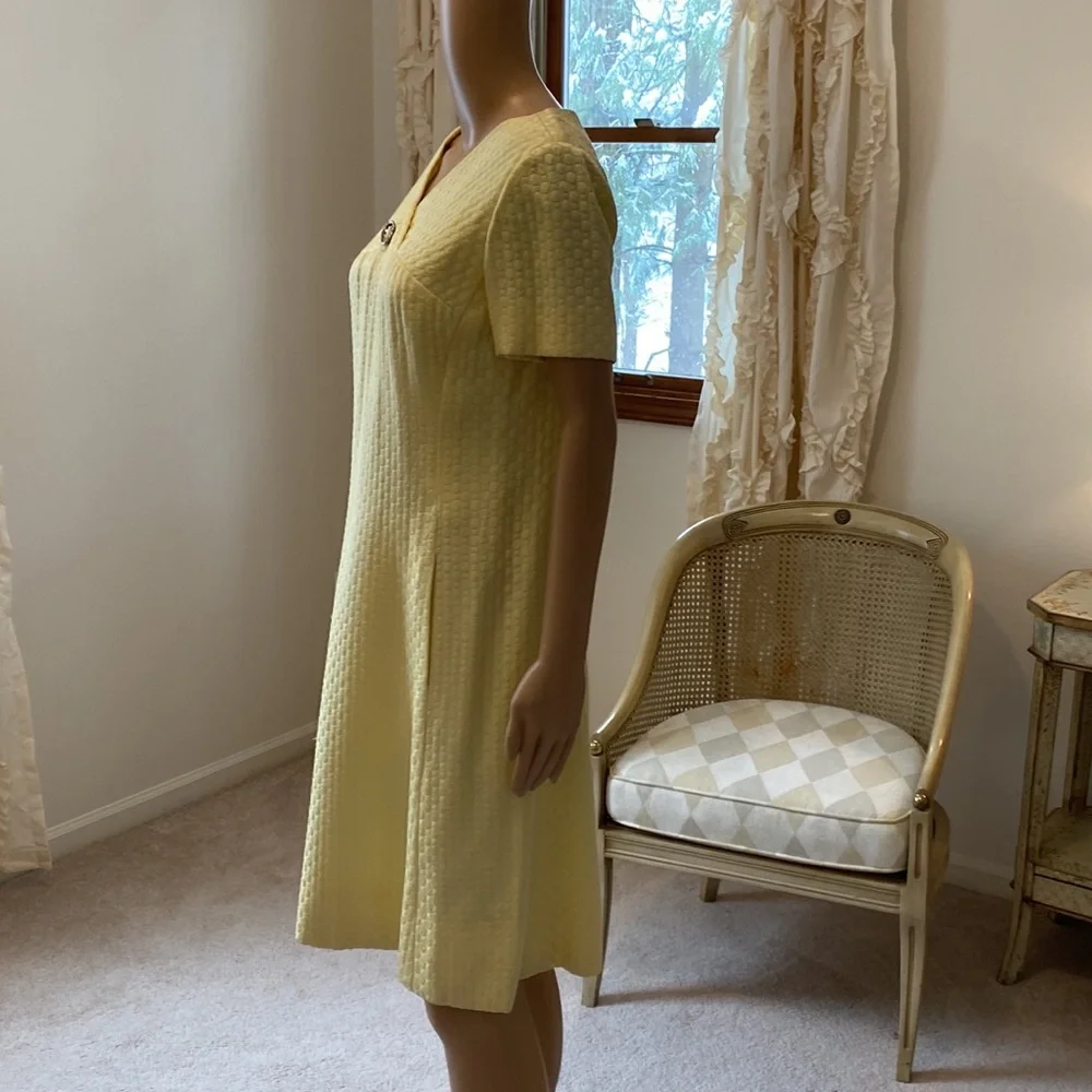 Vintage 1950s Fabulous Yellow Dress, Original Rhinestone Pin and Matching Belt - Picture 6 of 13